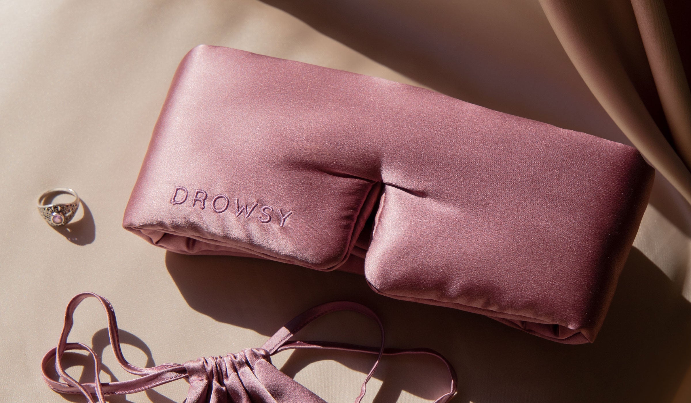 Choosing the Ideal Sleep Mask to Safeguard Your Eyelash Extensions