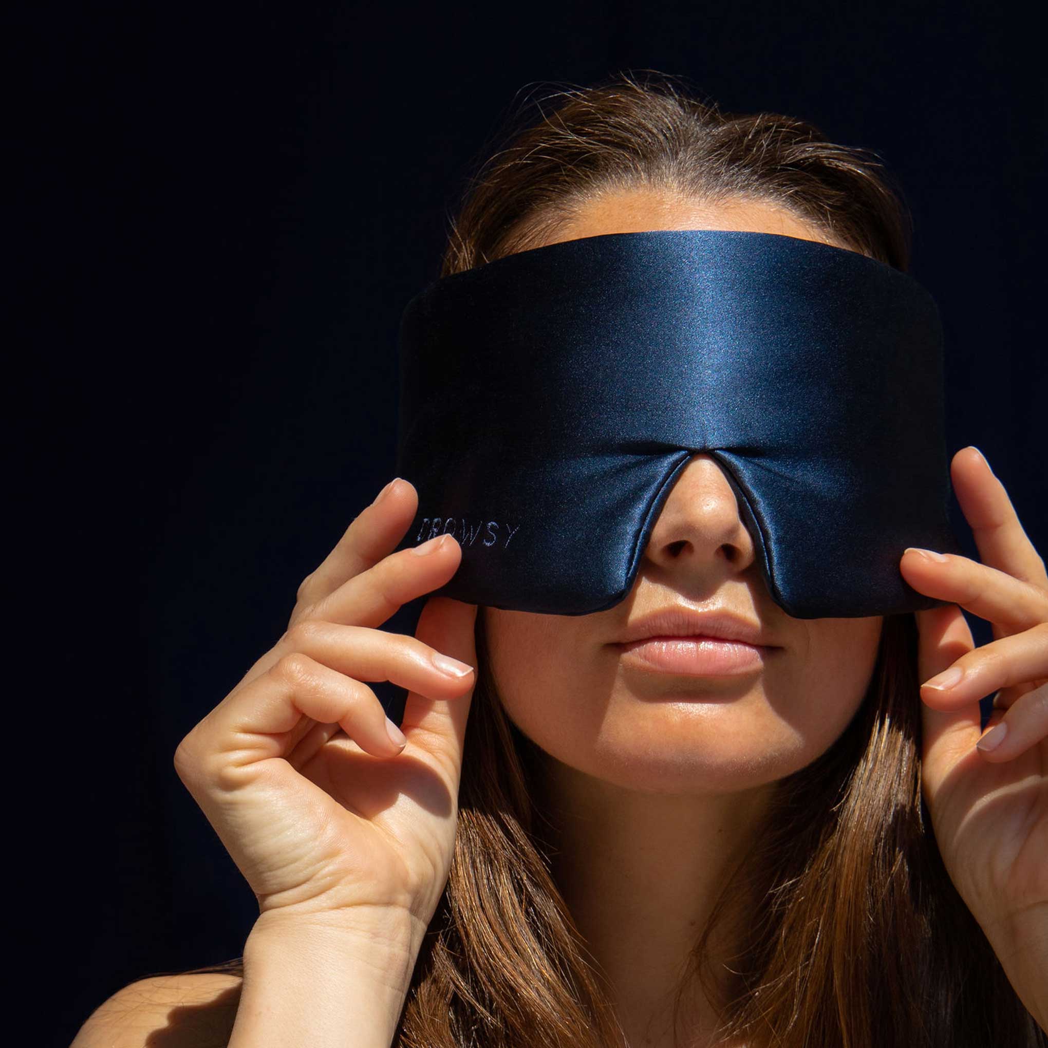 Drowsy-Sleep-Co-Midnigh-Blue-Light-Blocking-Silk-Sleep-Mask2.jpg__PID:3613ae8d-7c83-421e-aa3a-5987c2654555
