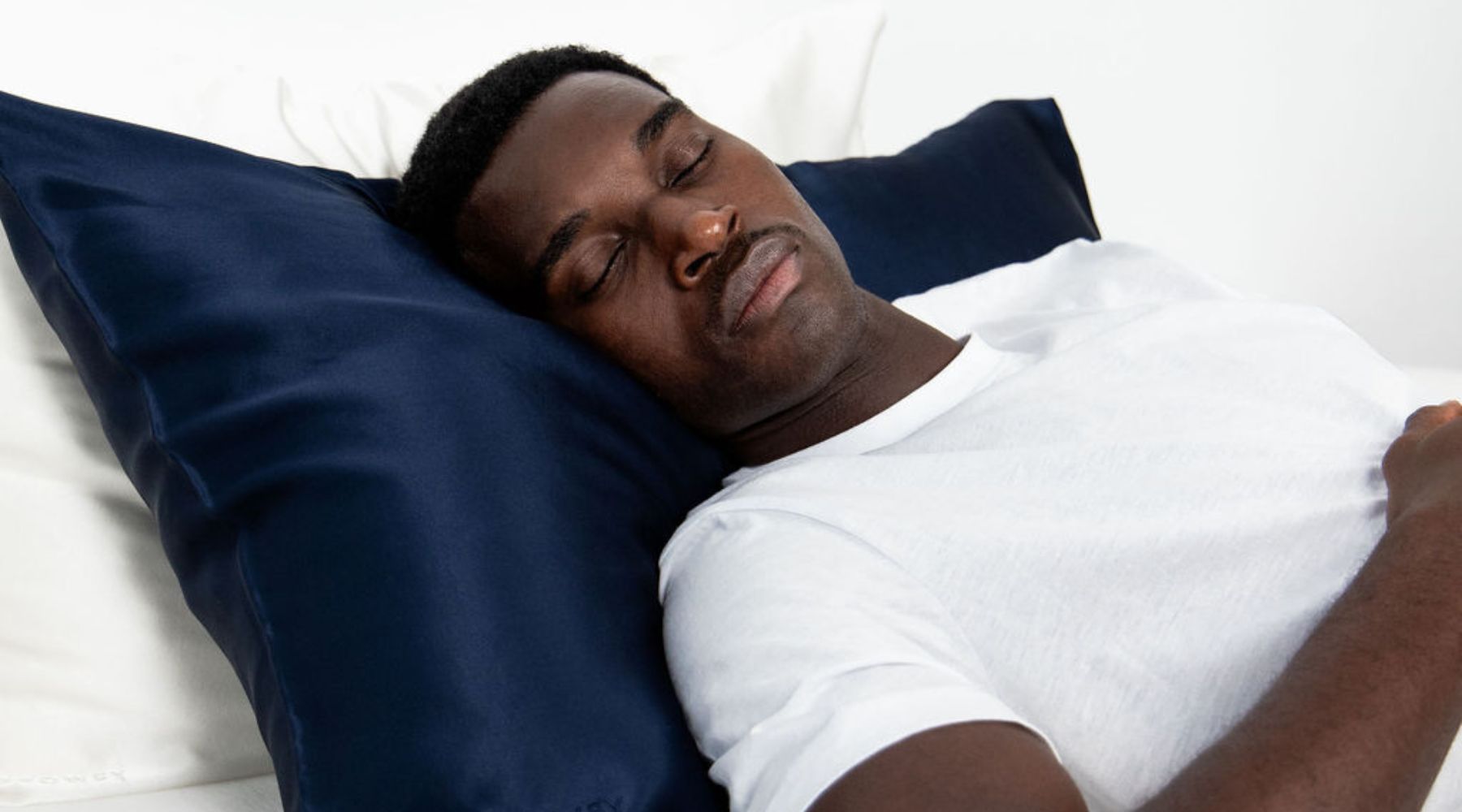 Taking care of your skin by sleeping on silk