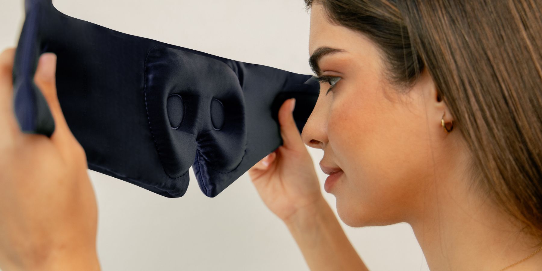 Eyelash Protecting Silk Eye Mask MB.jpg__PID:8109f039-b49e-42e2-8fe8-47ea1c2893be